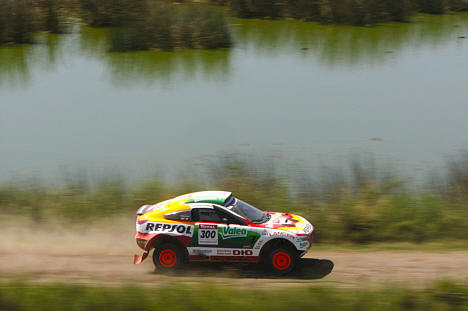 Den 9-dobbelte Dakar vinder, Stephane Peterhansel, blev 2’er på søndagens hastighedsetape i sin nye Mitsubishi Racing Lancer og rykkede dermed op på en samlet 3. plads.